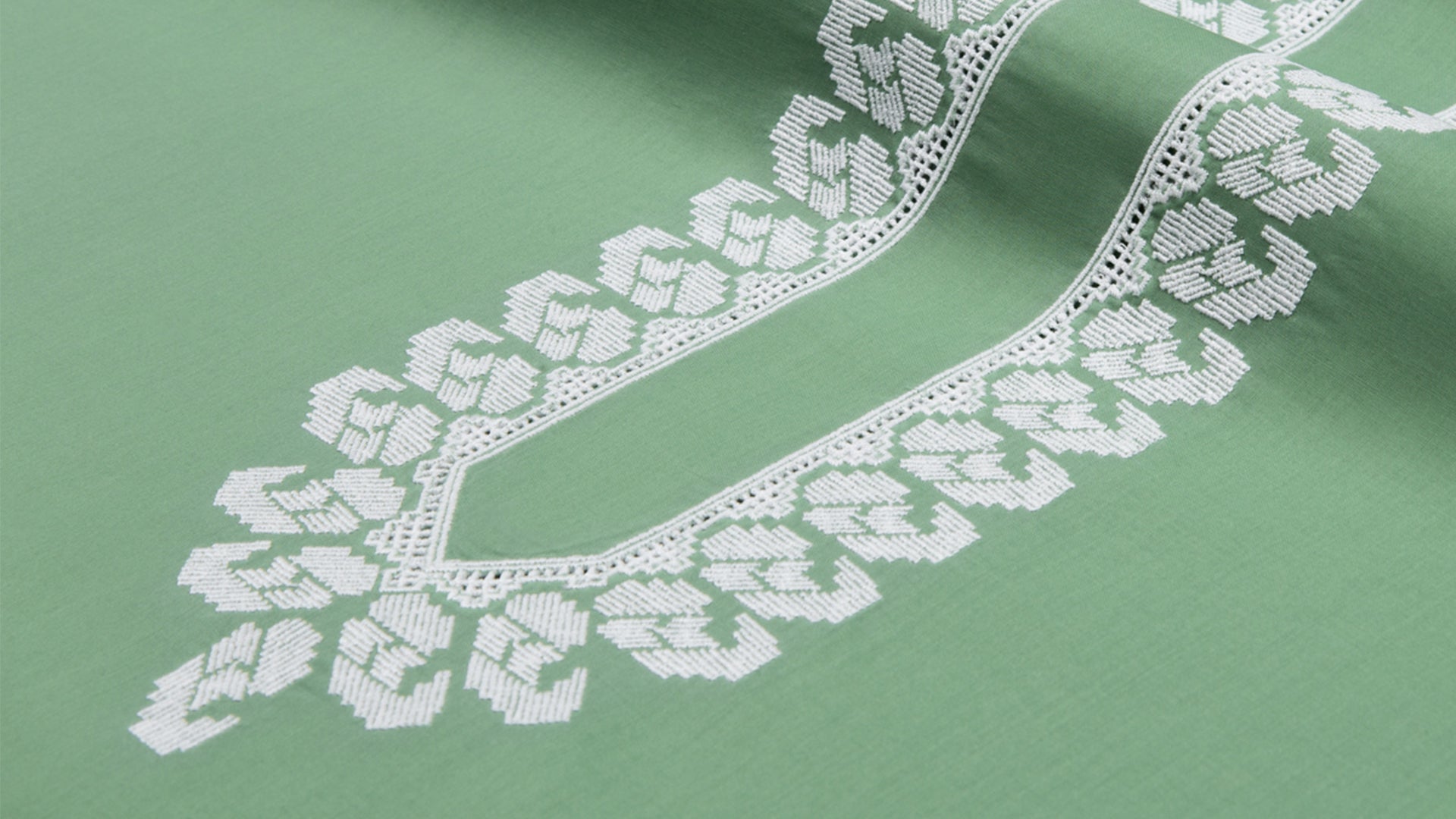 COLOURED EMBROIDERED DREAM