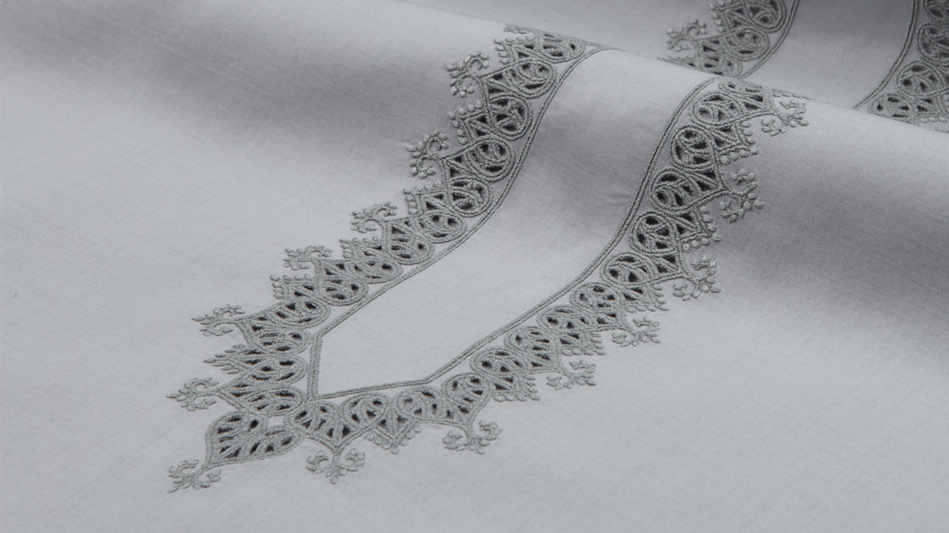 COLOURED EMBROIDERED DREAM