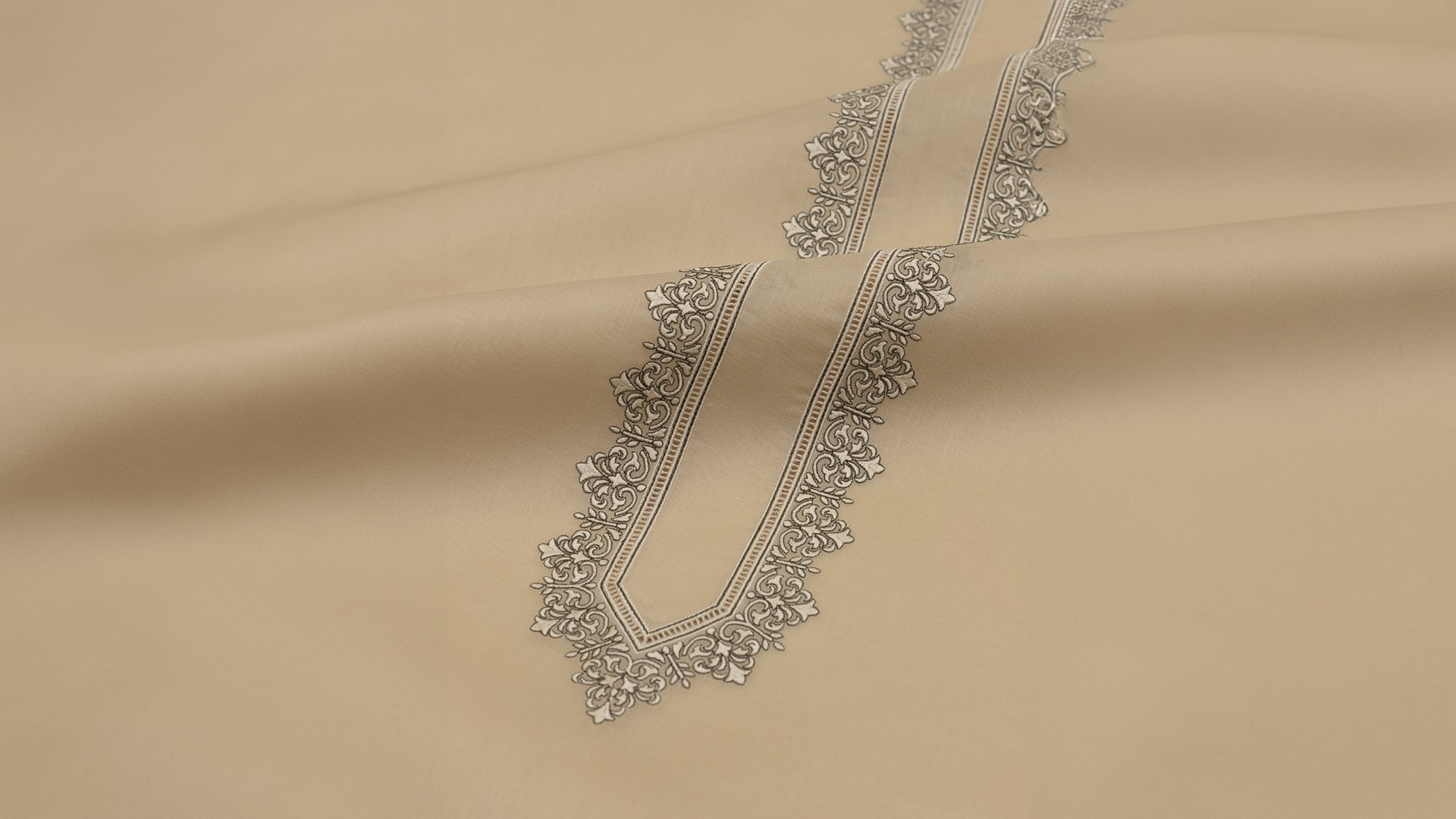 COLOURED EMBROIDERED DREAM