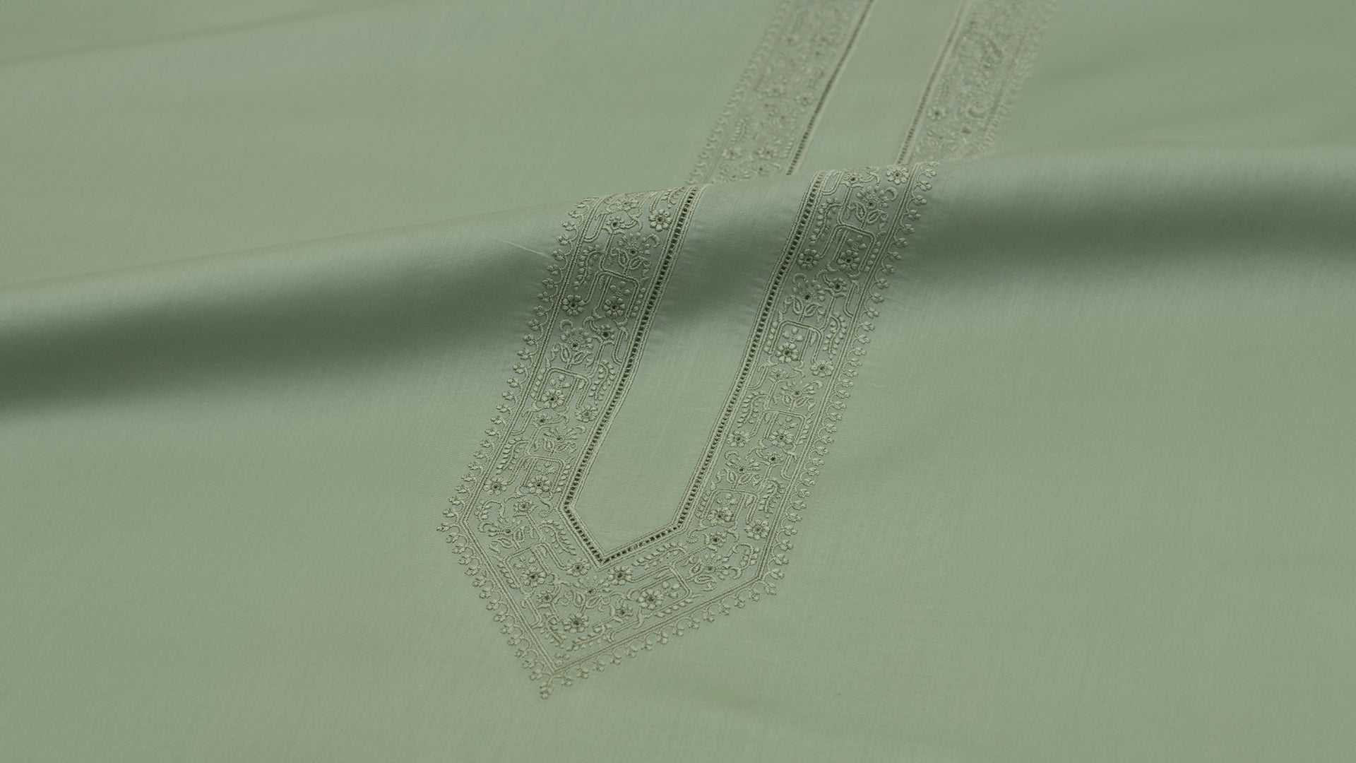 COLOURED EMBROIDERED DREAM
