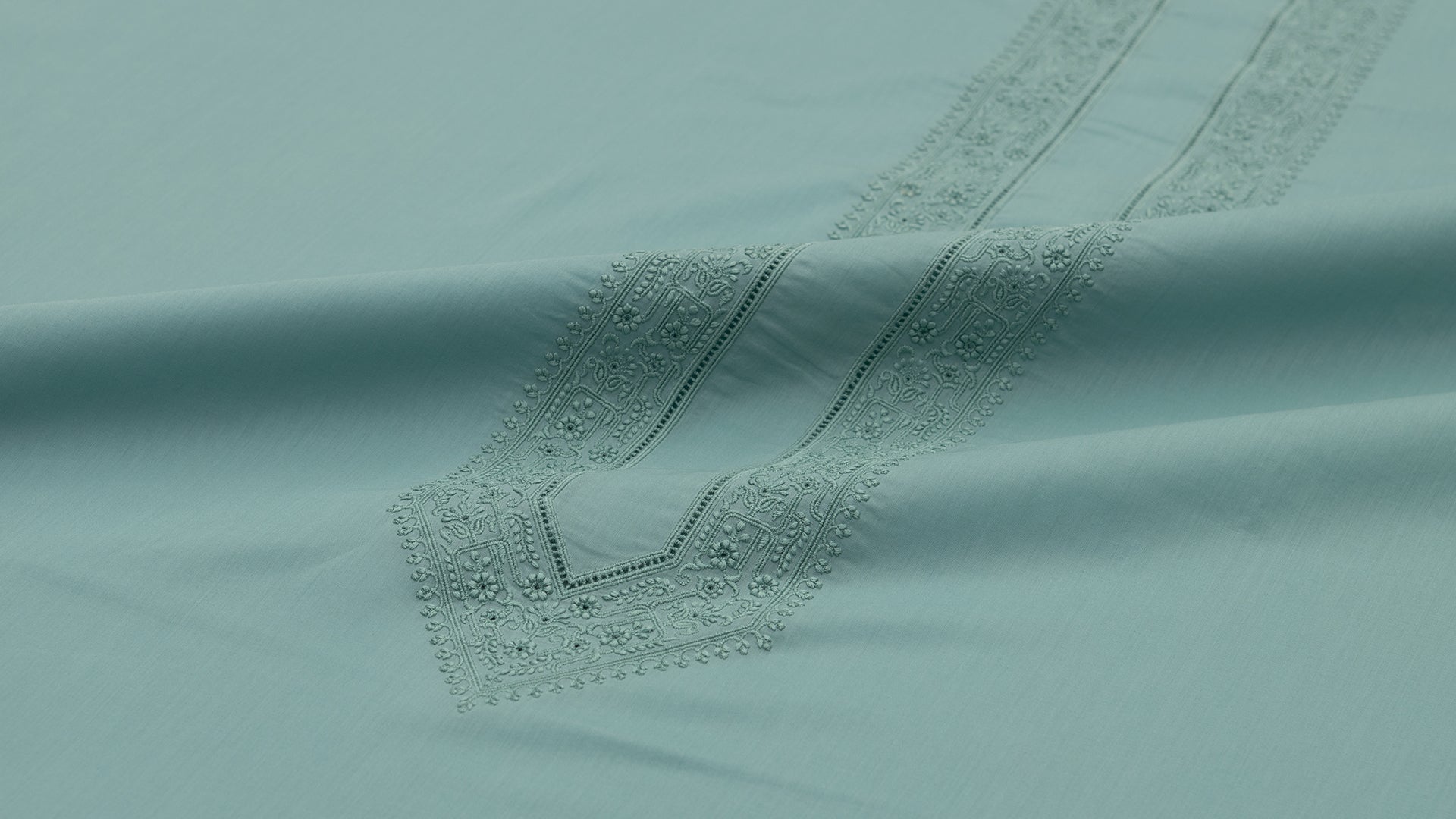 COLOURED EMBROIDERED DREAM