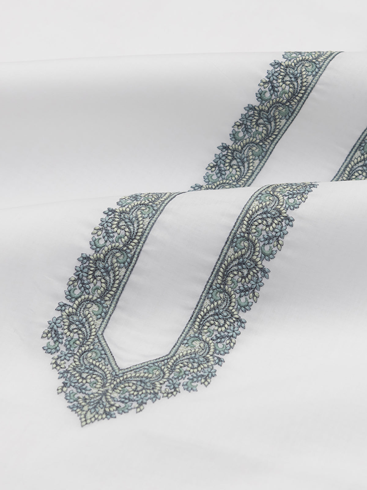EMBROIDERED DREAM - KASHMIRI STITCH